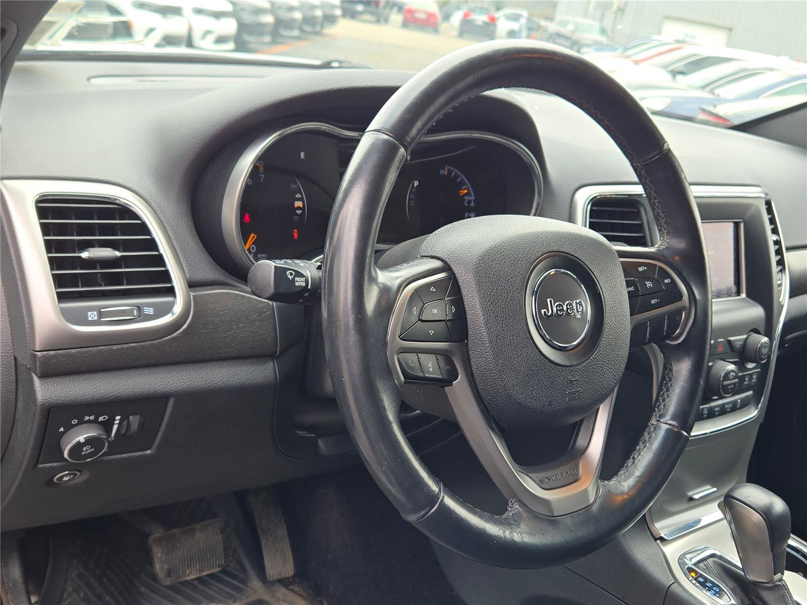 Used 2018 Jeep Grand Cherokee Laredo AWD/4WD image 18