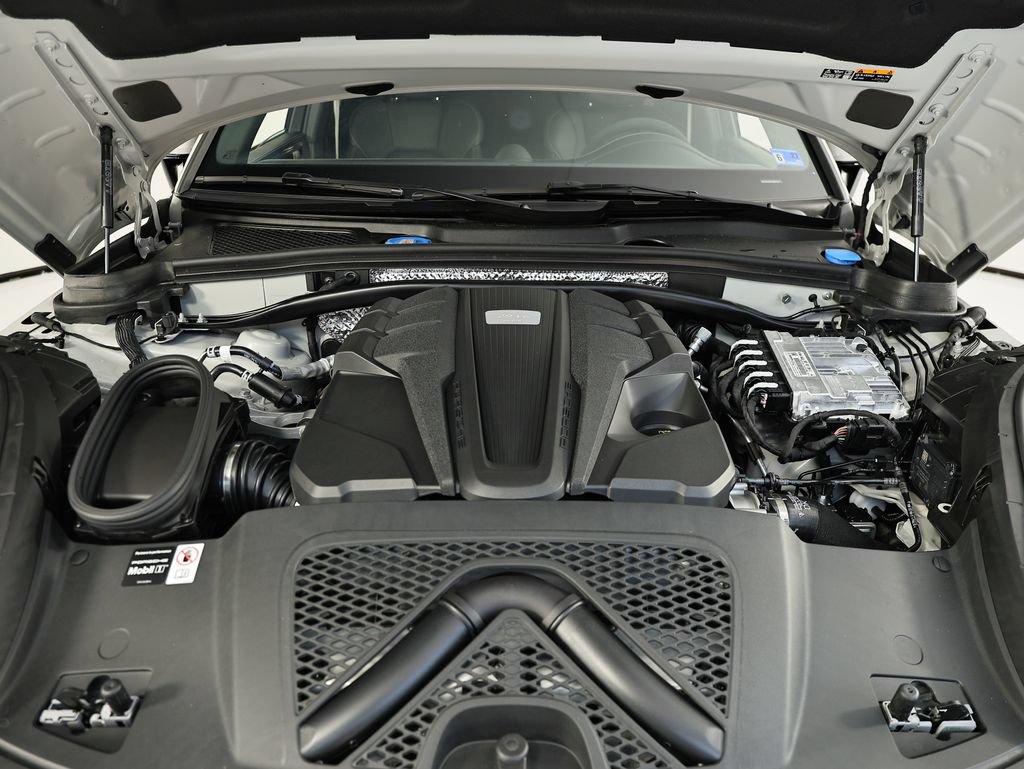 New 2026 Porsche Macan GTS AWD/4WD image 33