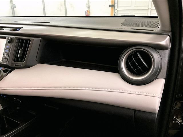 Used 2018 Toyota RAV4 XLE AWD/4WD image 15