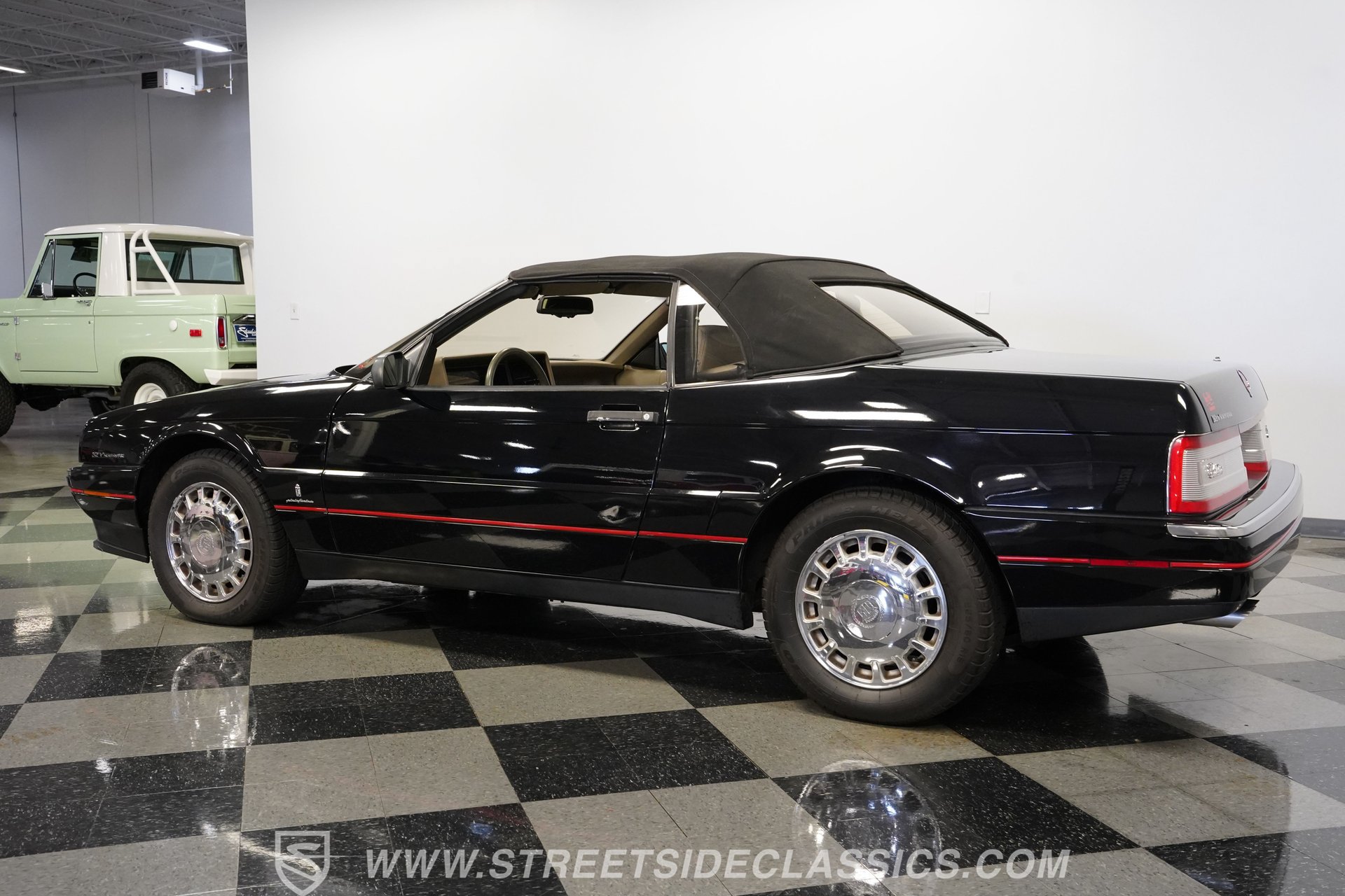 Used 1993 Cadillac Allante FWD image 9