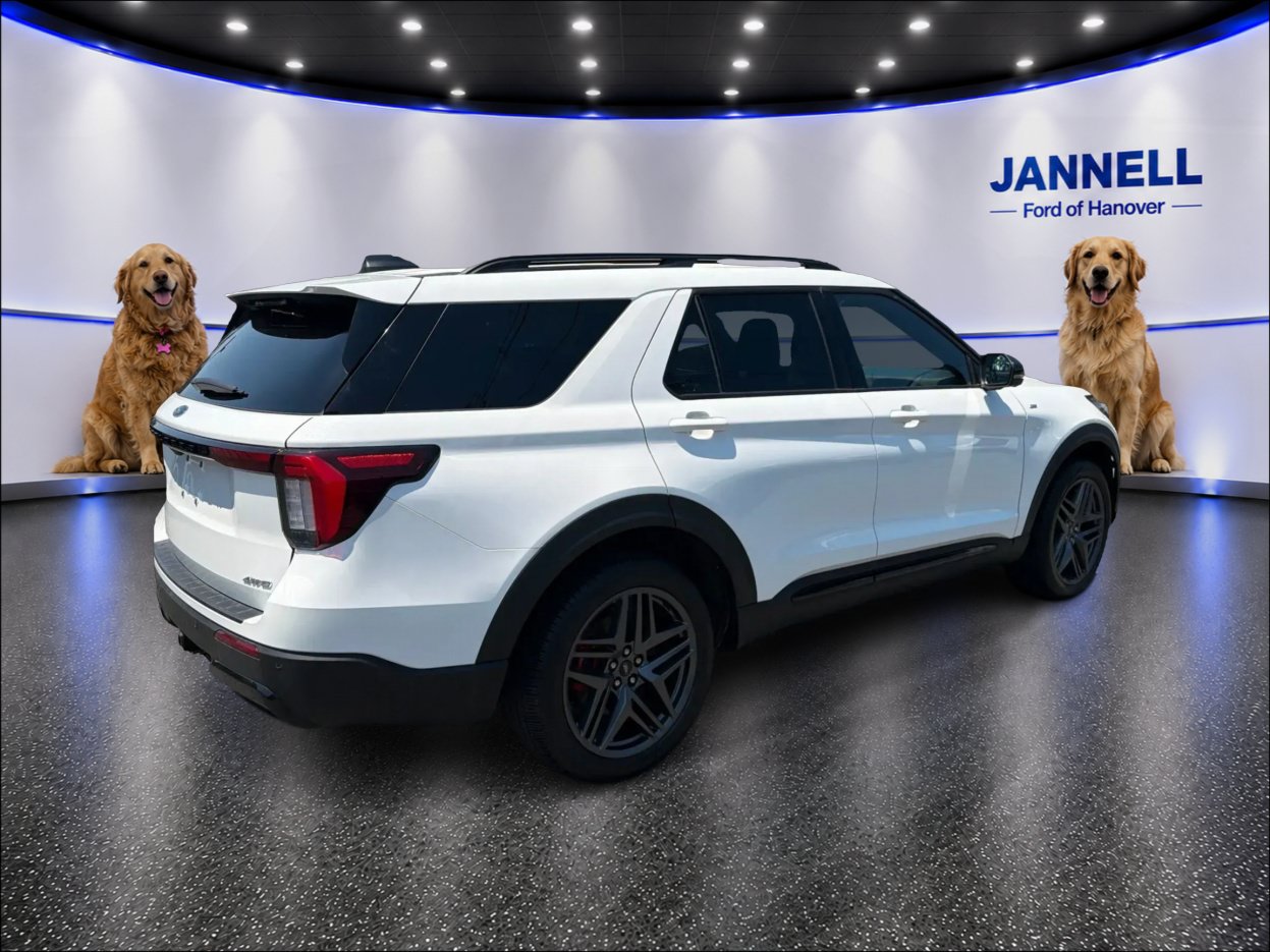 Used 2025 Ford Explorer ST-Line w/ ST-Line Street Pack AWD/4WD image 6
