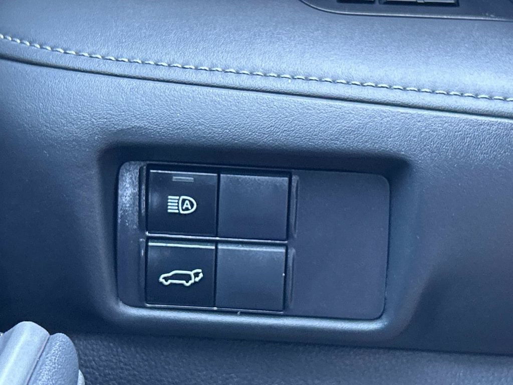 Used 2022 Toyota Highlander LE FWD image 27