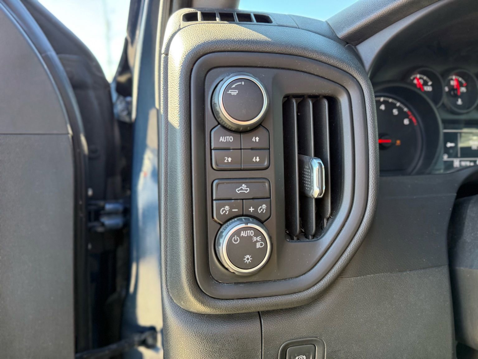 Used 2019 Chevrolet Silverado 1500 Custom Trail Boss image 10