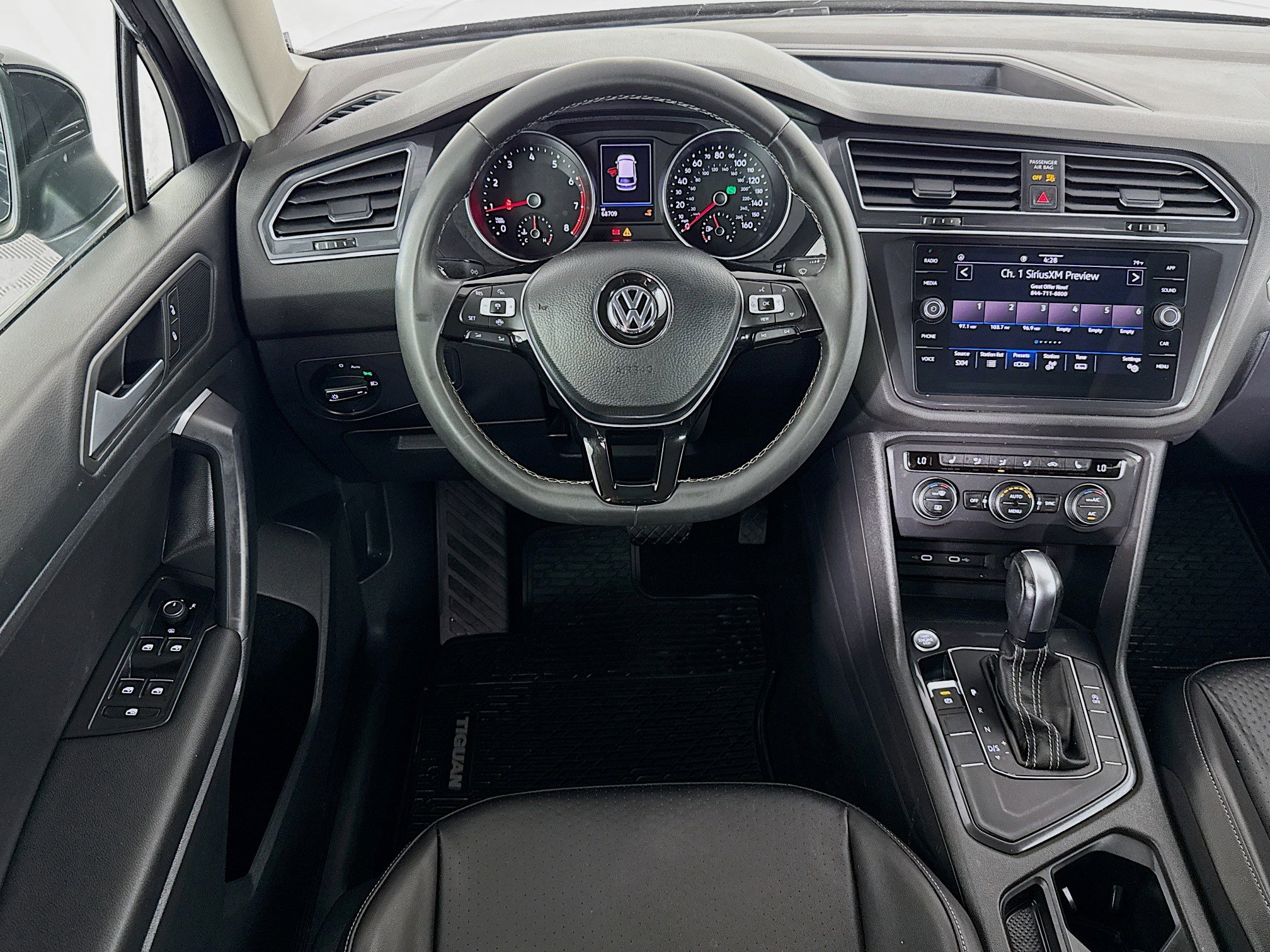 Used 2021 Volkswagen Tiguan SE w/ Panoramic Sunroof Package FWD image 16
