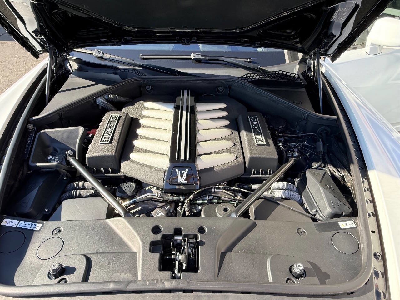 Used 2014 Rolls-Royce Ghost image 43