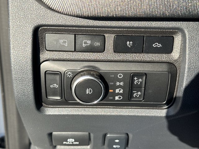 Used 2024 Ford F250 Platinum w/ FX4 Off-Road Package AWD/4WD image 18