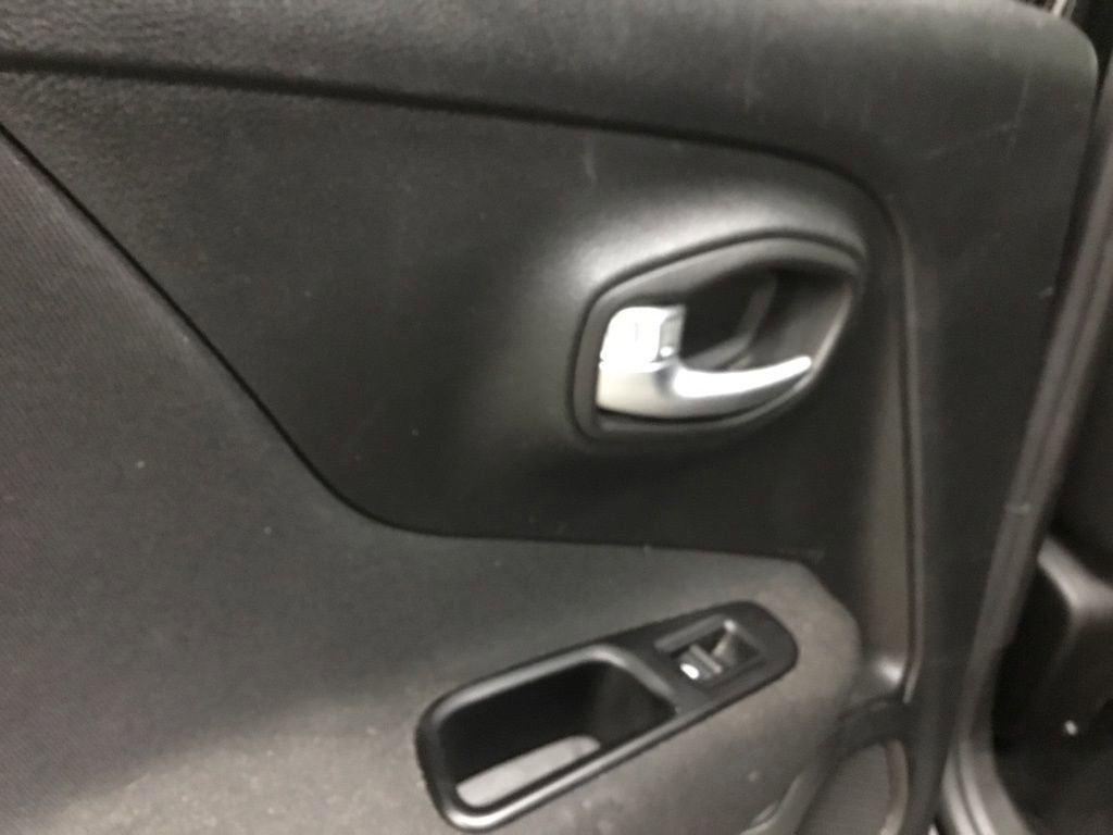 Used 2020 Jeep Renegade Sport w/ Sport Appearance Group image 12