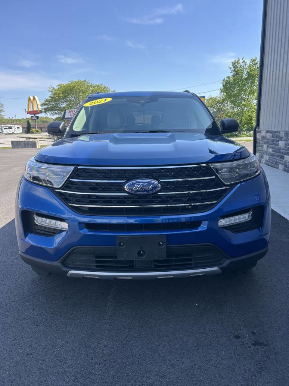 Used 2021 Ford Explorer XLT w/ Equipment Group 202A AWD/4WD image 8