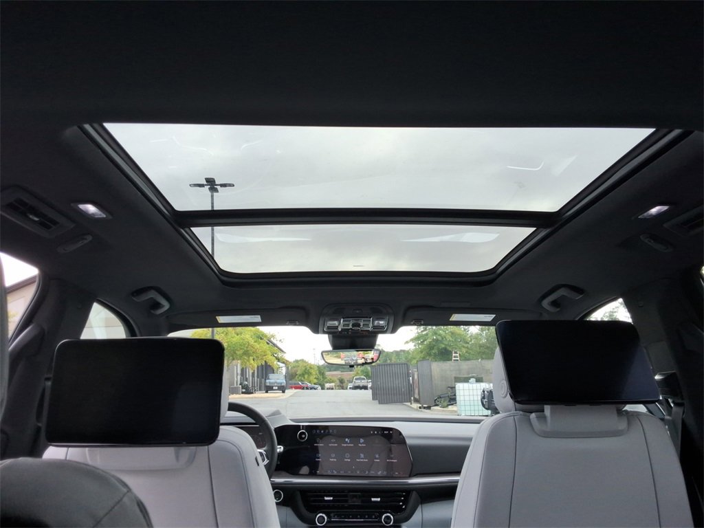 New 2026 Chevrolet Suburban Premier image 21