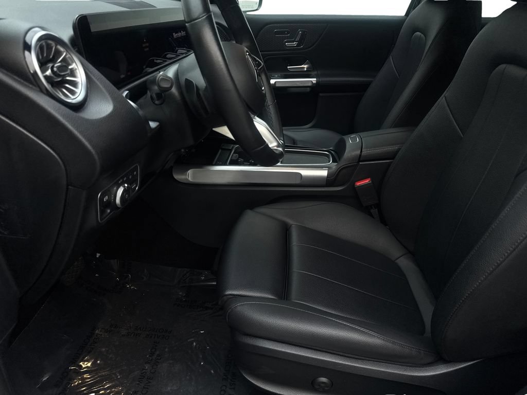 Used 2025 Mercedes-Benz GLB 250 4MATIC image 26