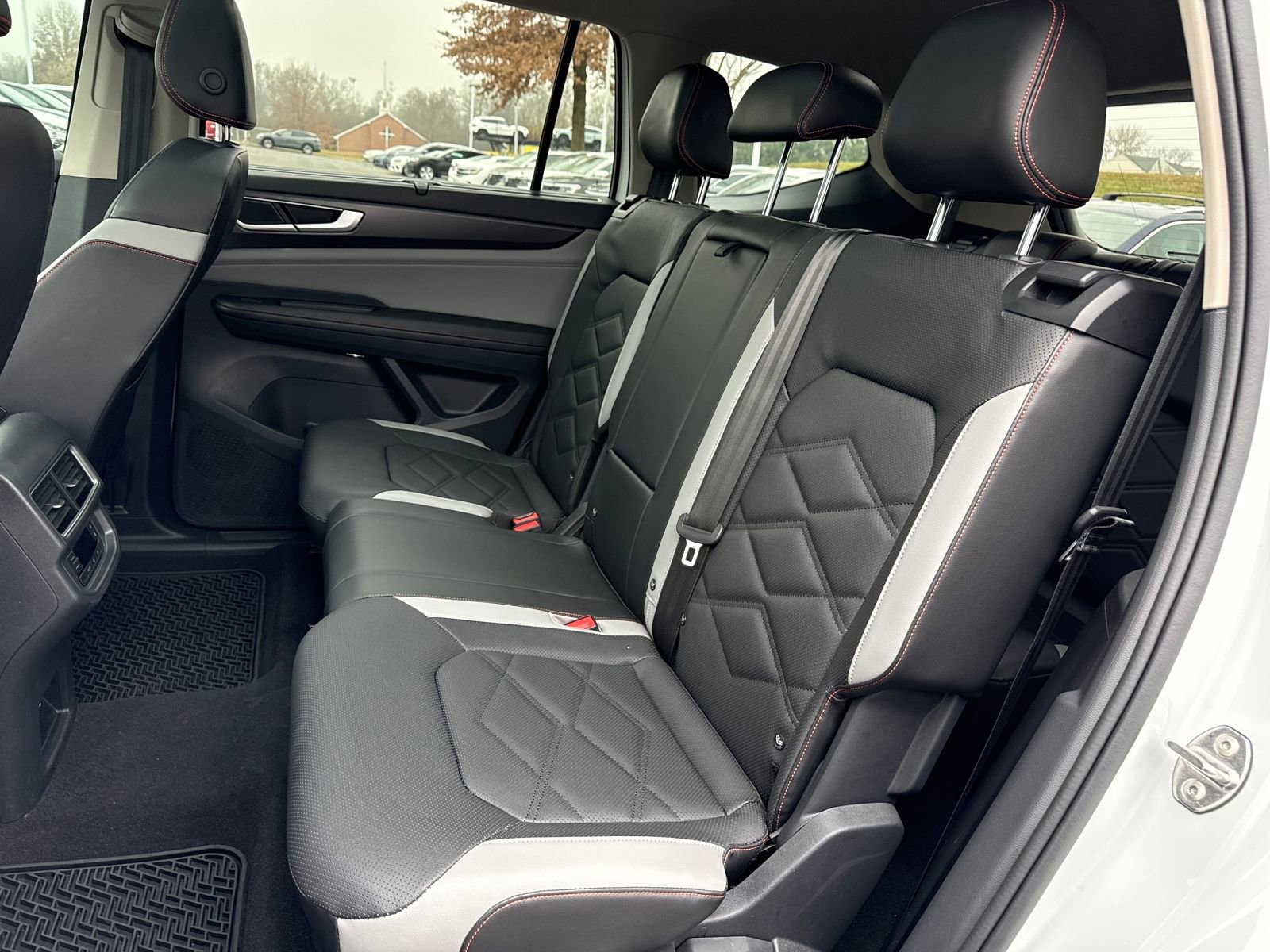 Used 2024 Volkswagen Atlas Peak Edition SE image 25