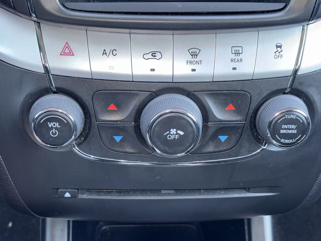 Used 2020 Dodge Journey SE w/ SE Popular Equipment Group FWD image 12
