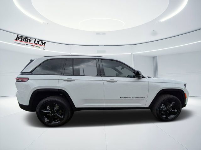 New 2025 Jeep Grand Cherokee Altitude image 2