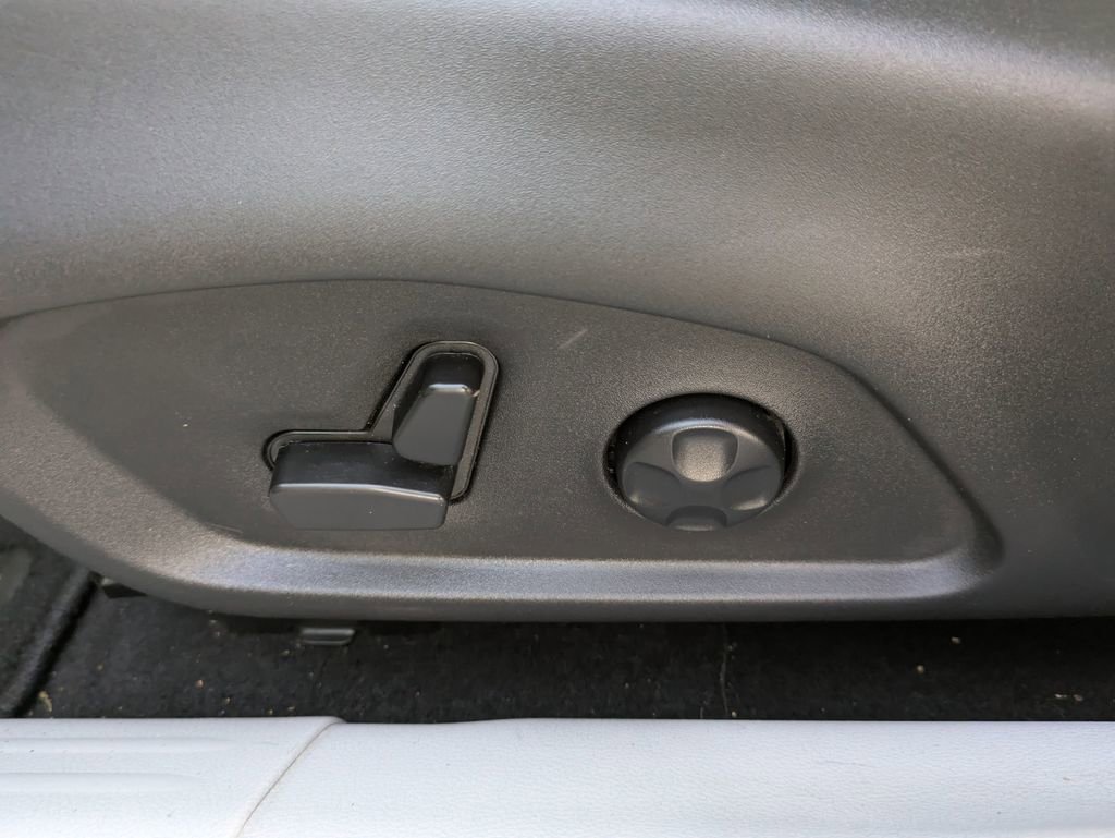 Used 2018 Jeep Compass Limited w/ Navigation Group image 20