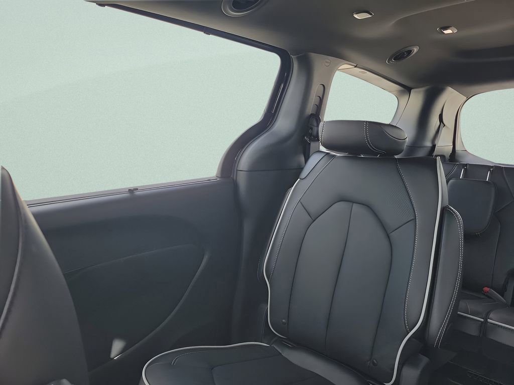 New 2026 Chrysler Pacifica Limited FWD image 12