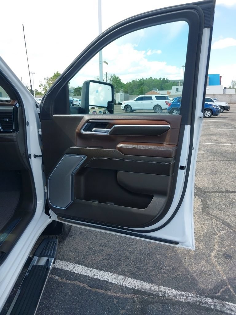 Used 2025 GMC Sierra 3500 Denali w/ Denali Reserve Package AWD/4WD image 5