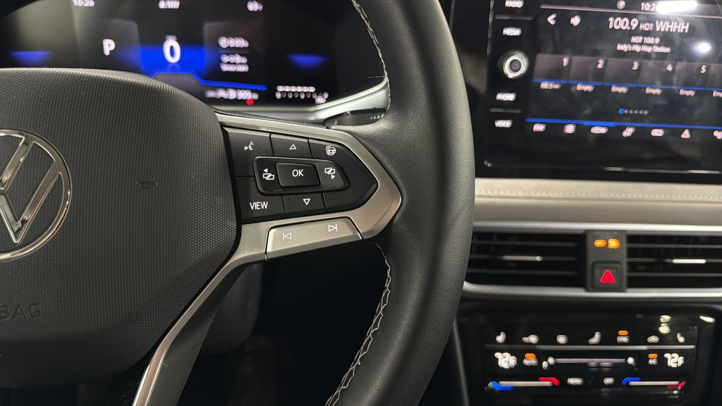 Certified 2025 Volkswagen Taos SE image 22