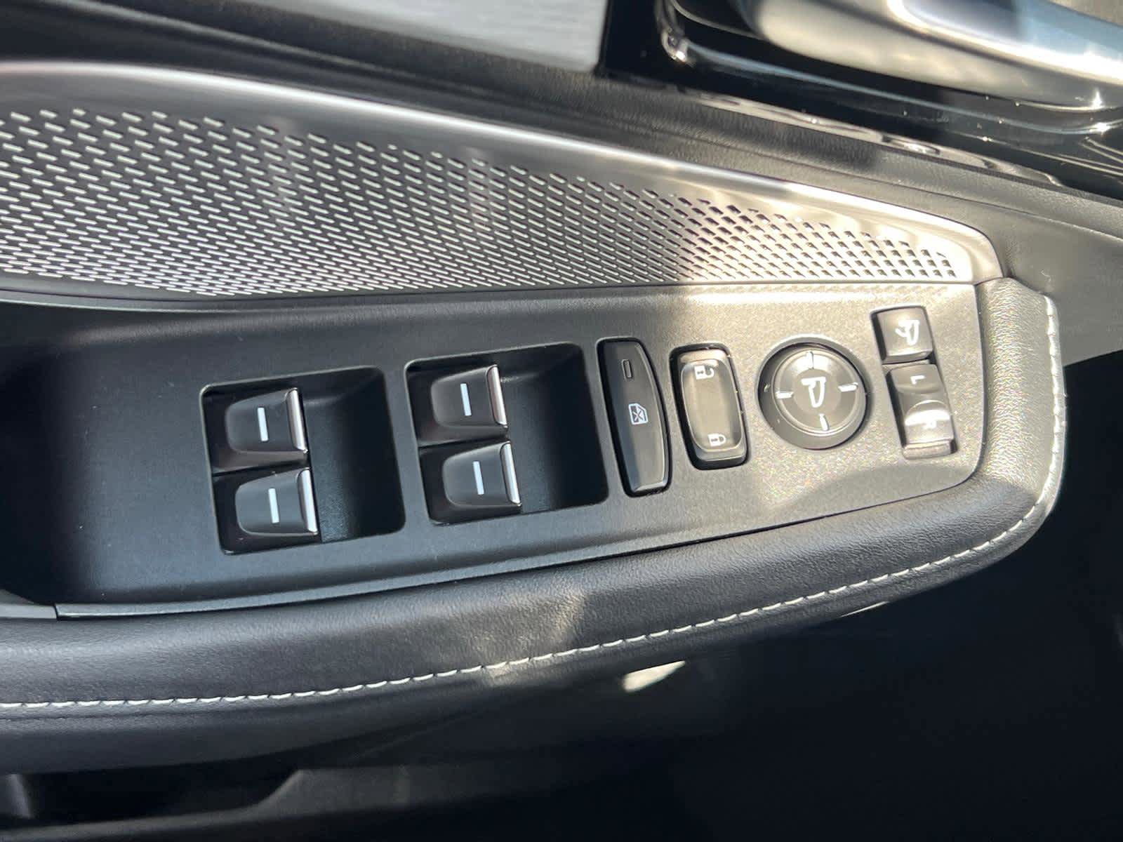 Used 2023 Acura MDX SH-AWD w/ Technology Package image 23