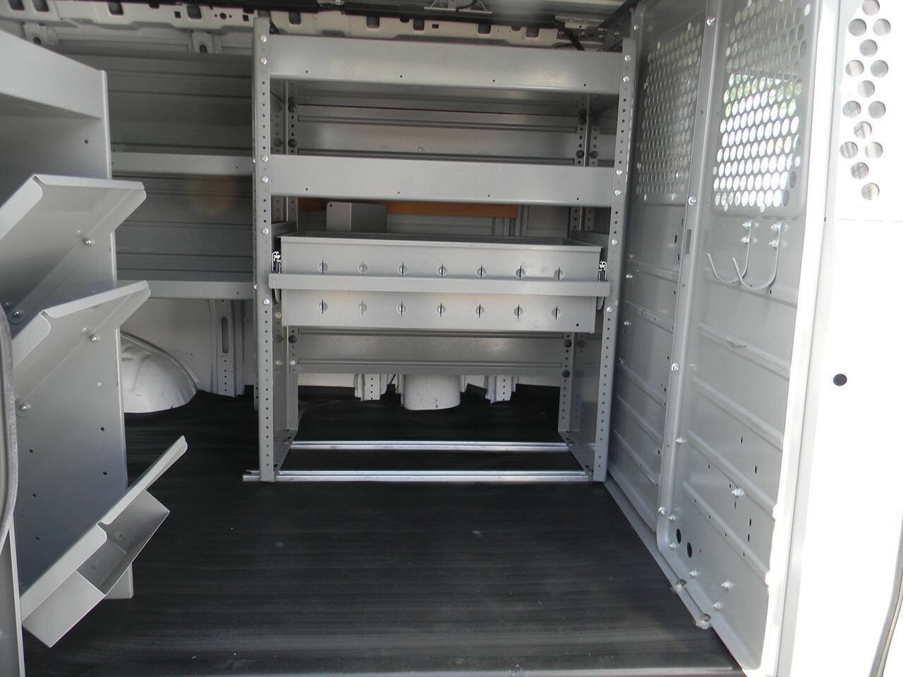 Used 2015 Chevrolet Express 2500 image 9
