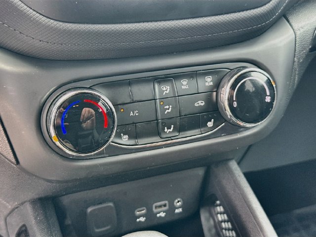 Used 2022 Chevrolet TrailBlazer LT w/ Confidence II Package FWD image 15