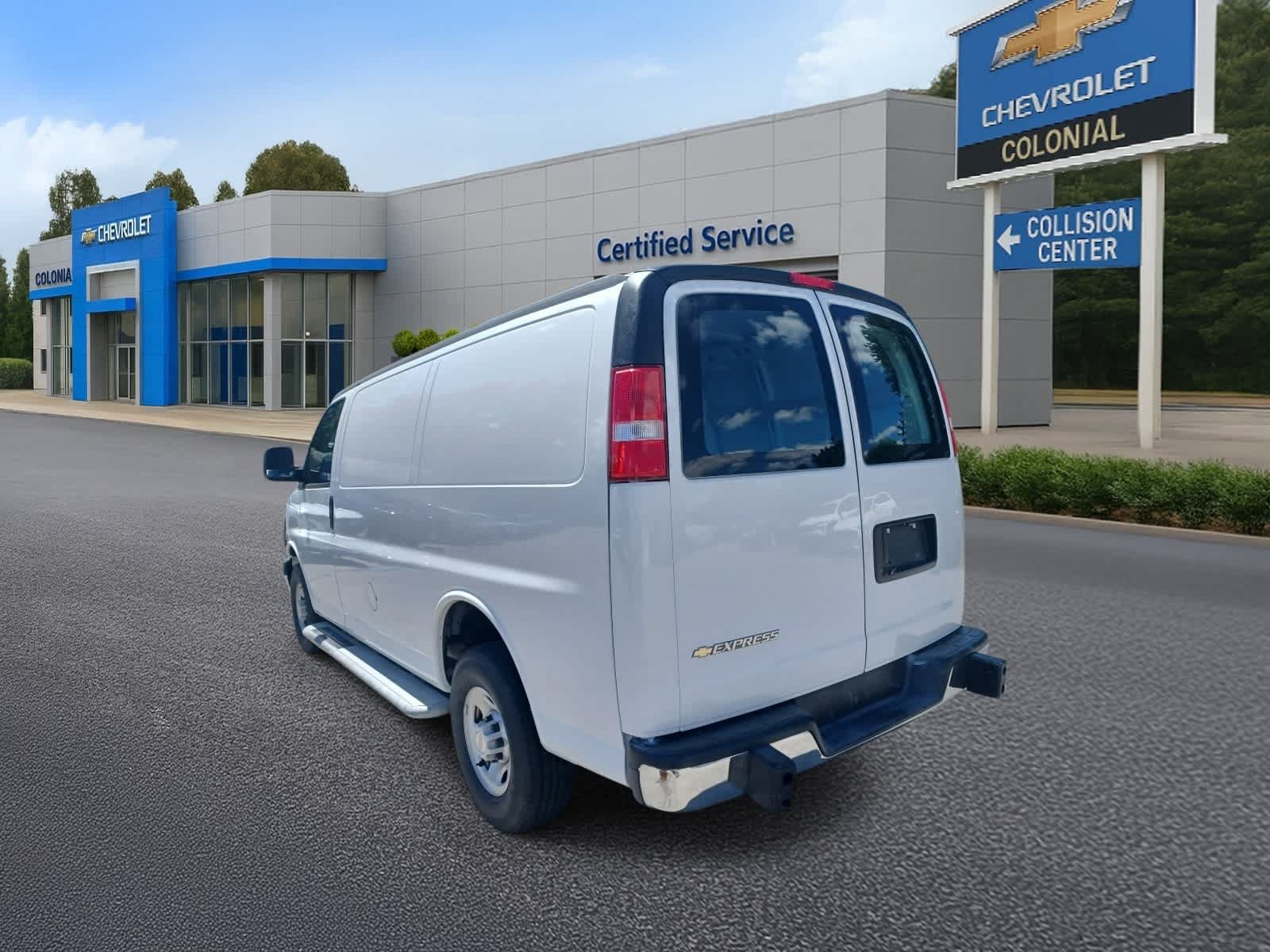Used 2024 Chevrolet Express 2500 w/ Driver Convenience Package RWD image 5