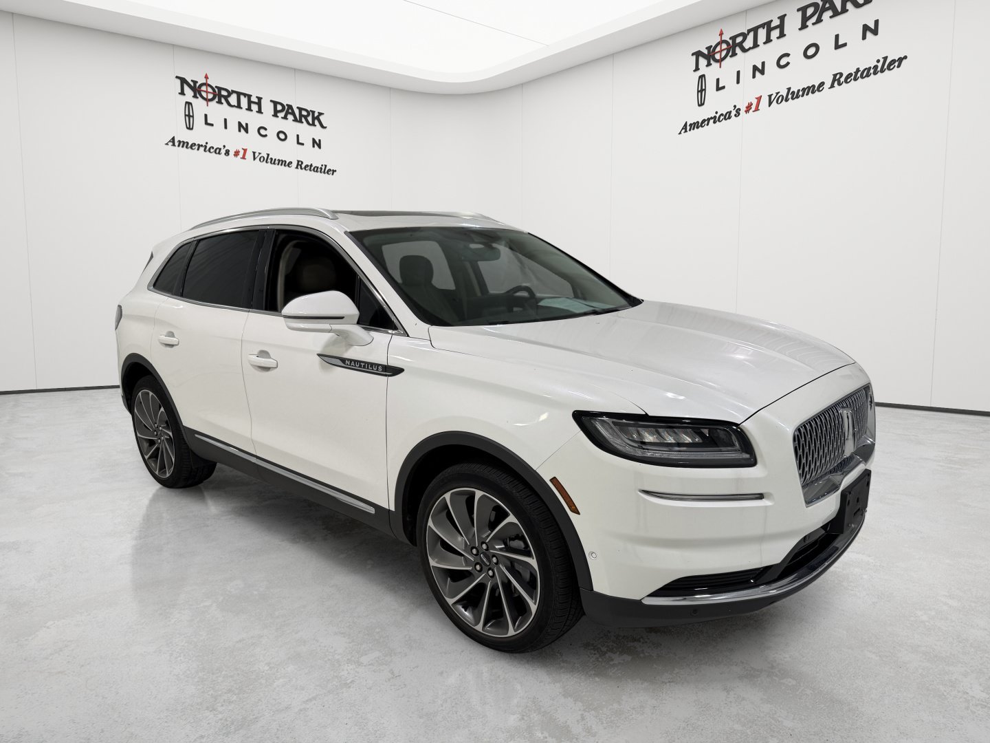 Used 2023 Lincoln Nautilus Reserve w/ Equipment Group 201A AWD/4WD image 7