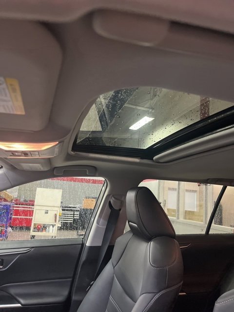 Used 2021 Toyota RAV4 XLE Premium image 14