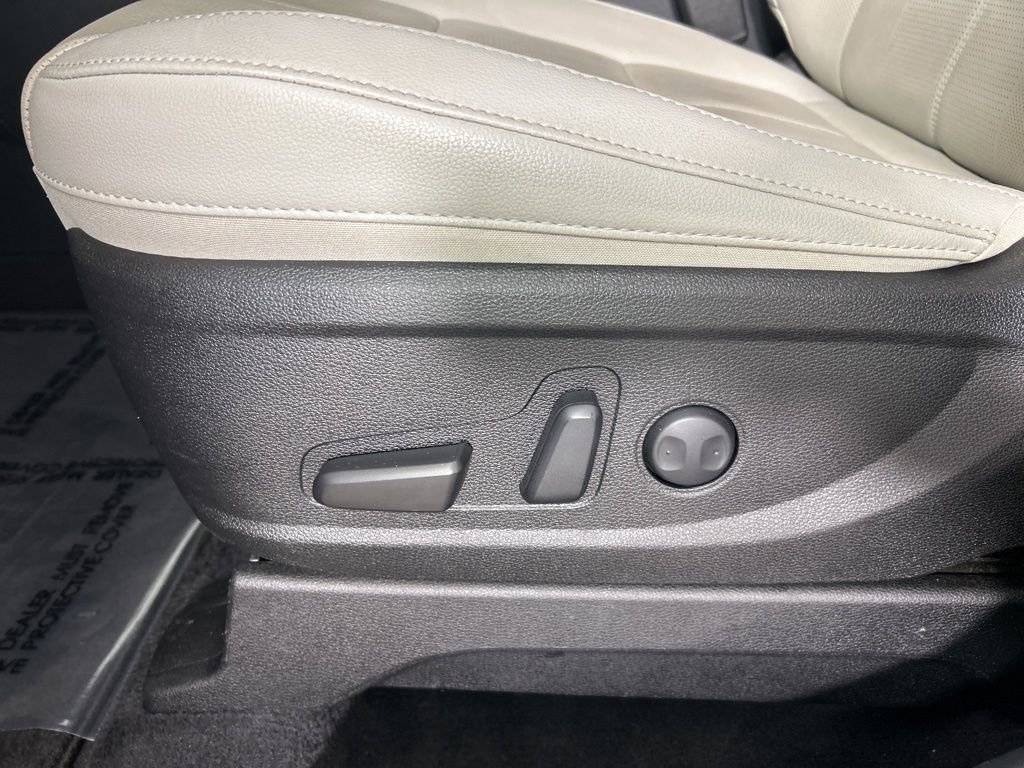 Used 2023 Kia Telluride EX w/ EX Captain's Chair Package image 16