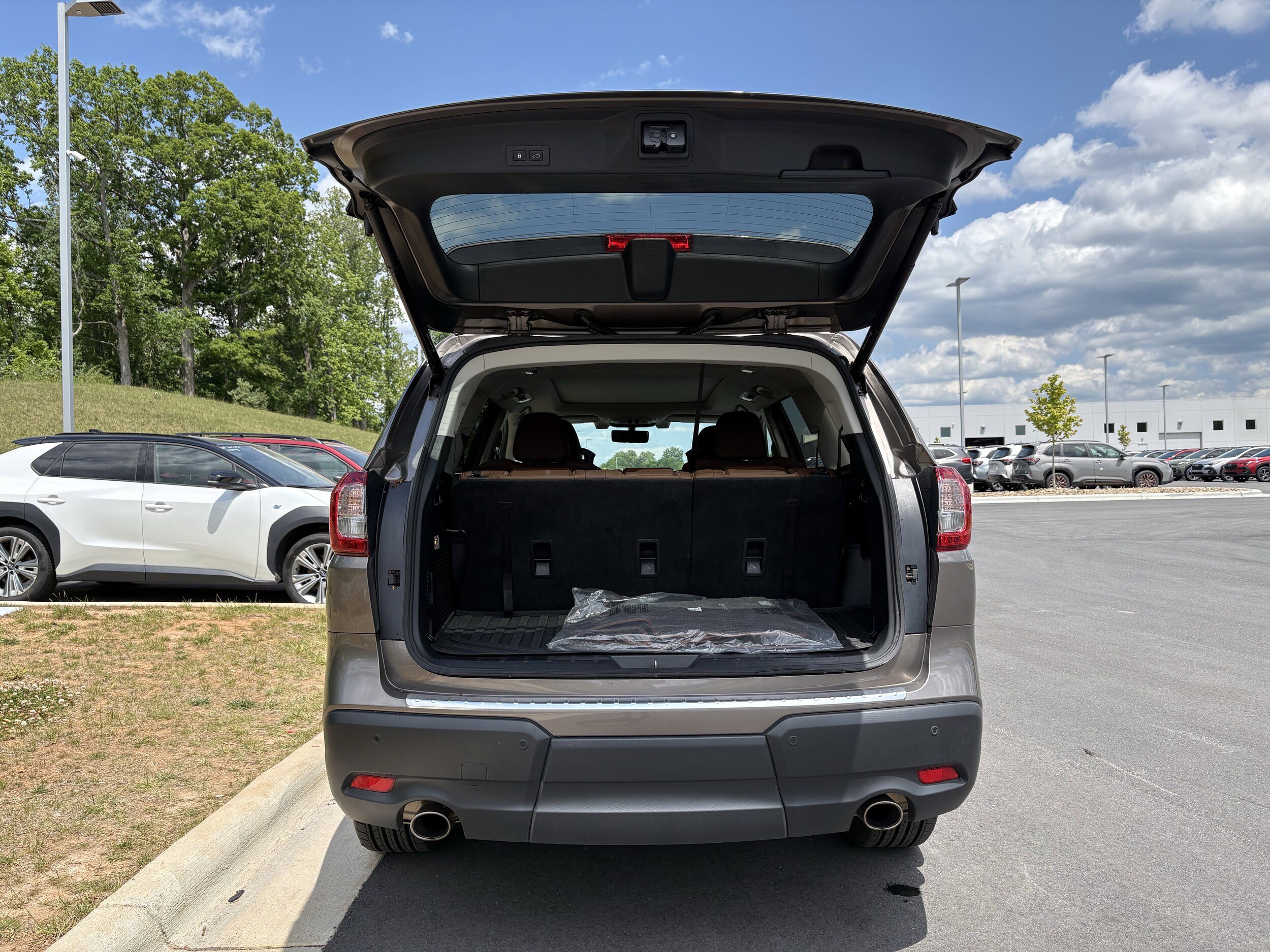 Used 2022 Subaru Ascent Touring w/ Popular Package #2A AWD/4WD image 11