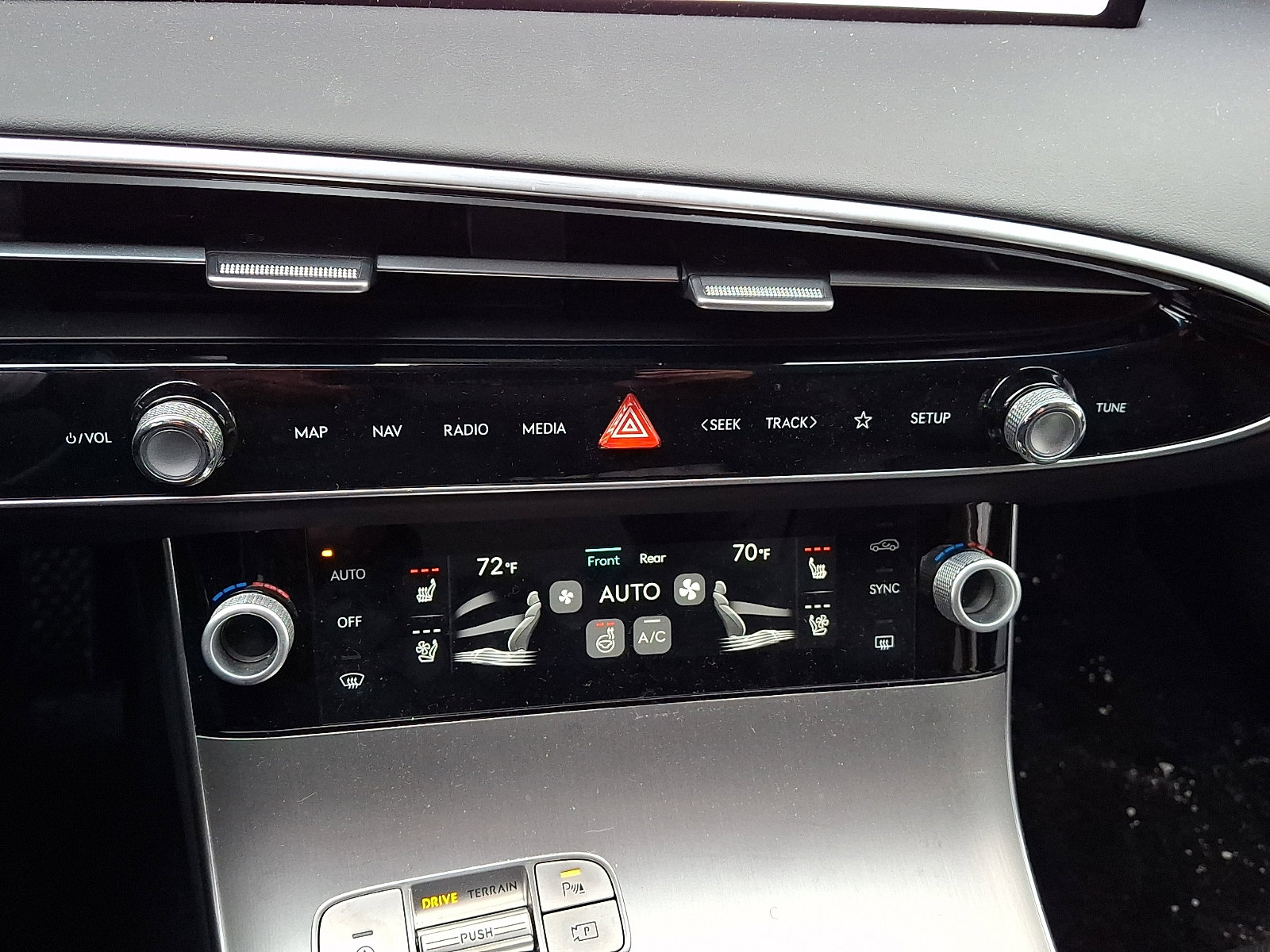 Certified 2026 Genesis GV70 2.5T Advanced image 16