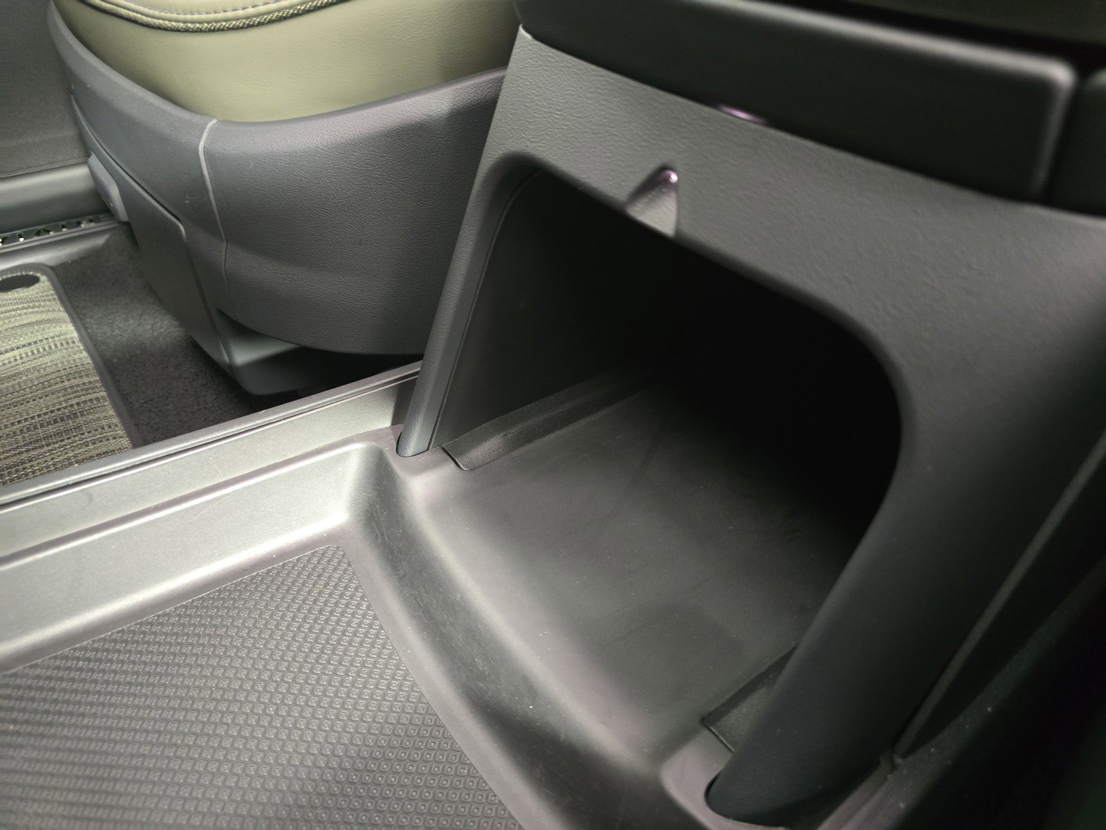 Used 2022 Rivian R1T Adventure image 31