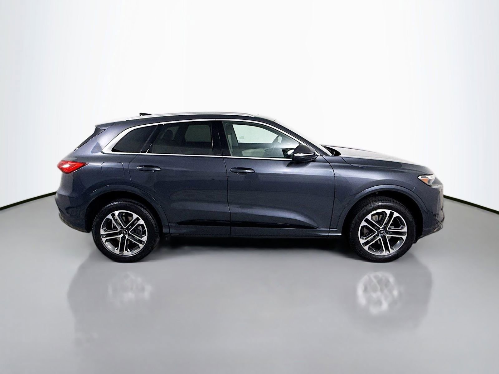 Certified 2025 Audi Q5 Premium w/ Convenience Package AWD/4WD image 8