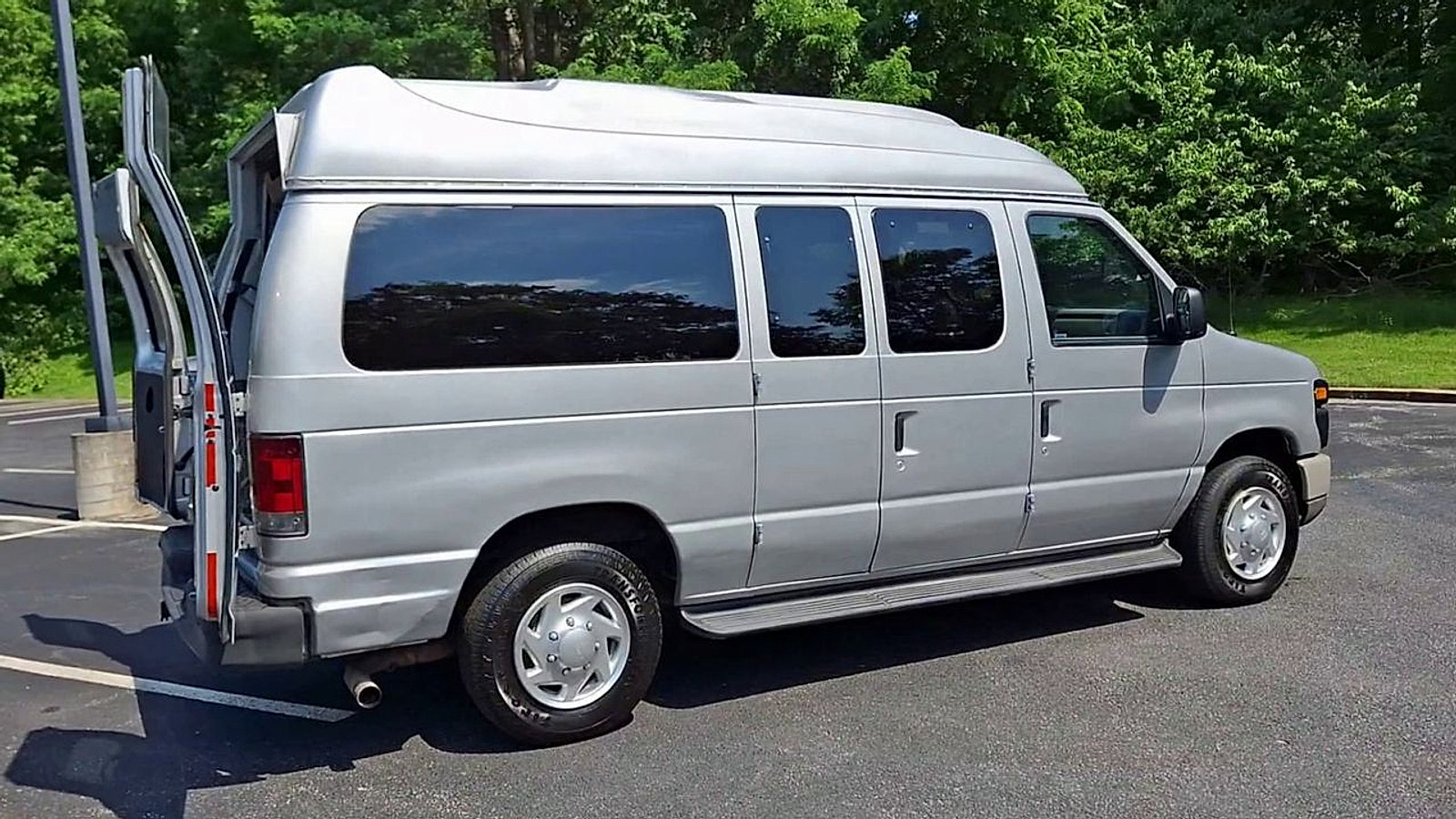 Used 2011 Ford E-350 and Econoline 350 XL w/ PWR Windows & Locks Group RWD image 11