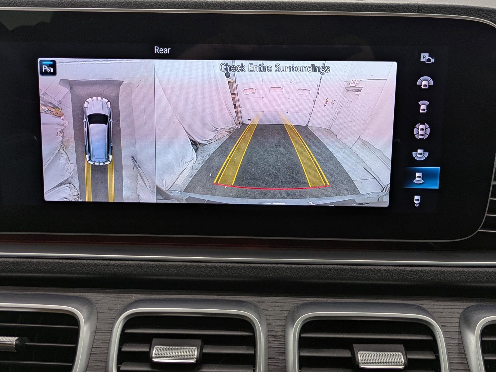 Used 2023 Mercedes-Benz GLS 450 4MATIC image 9