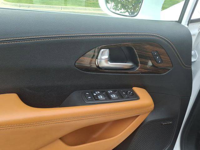 Certified 2021 Chrysler Pacifica Pinnacle AWD/4WD image 9