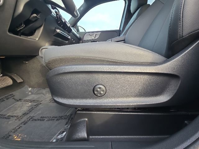 Used 2025 Mercedes-Benz GLB 250 image 21