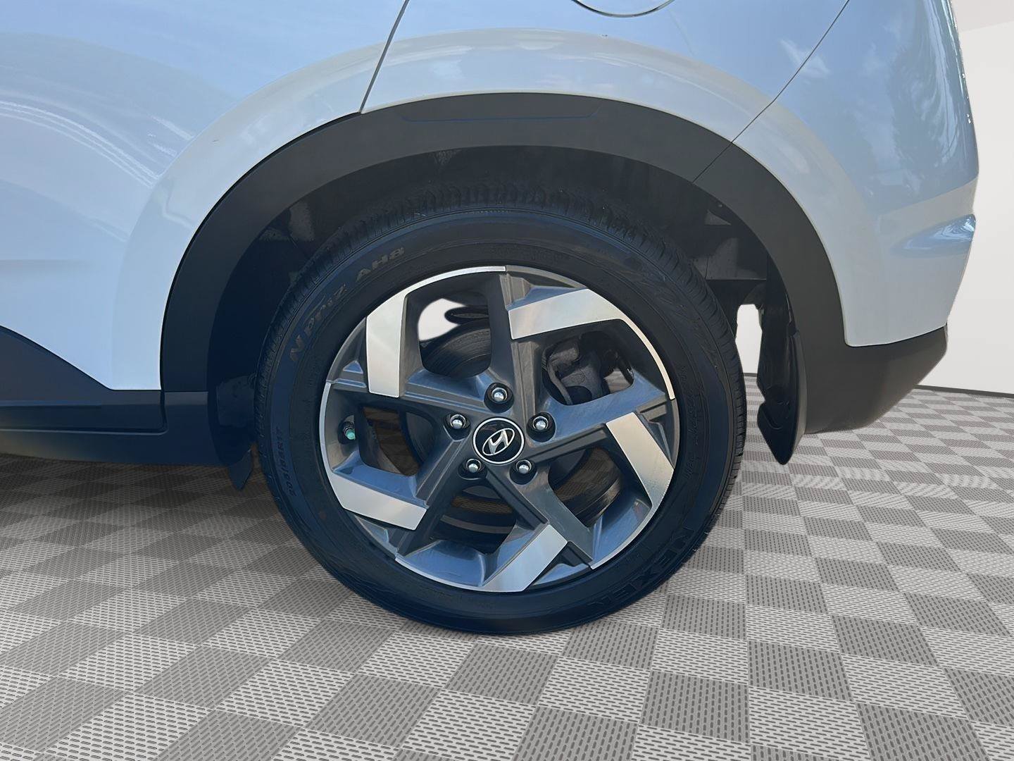 Certified 2023 Hyundai Venue SEL FWD image 12
