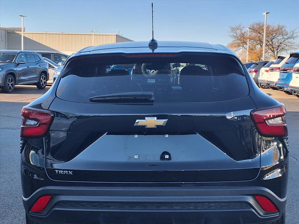 Used 2024 Chevrolet Trax LS image 25