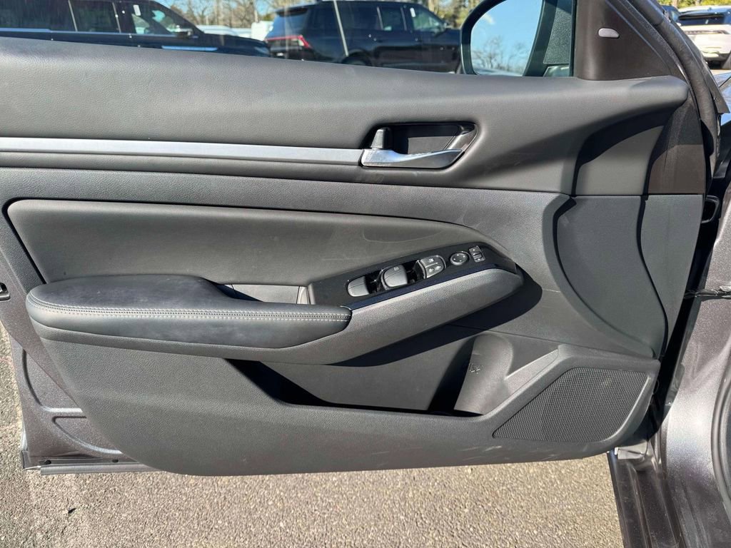 Used 2023 Nissan Altima 2.5 SV image 18