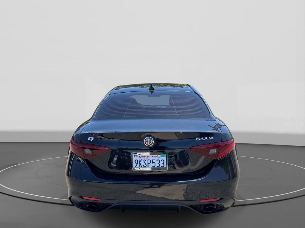 Used 2023 Alfa Romeo Giulia Veloce RWD image 5