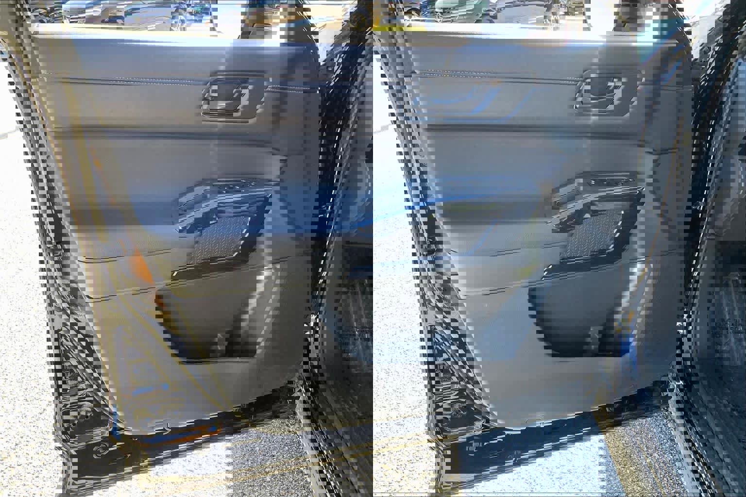 Used 2025 Nissan Pathfinder SV image 19