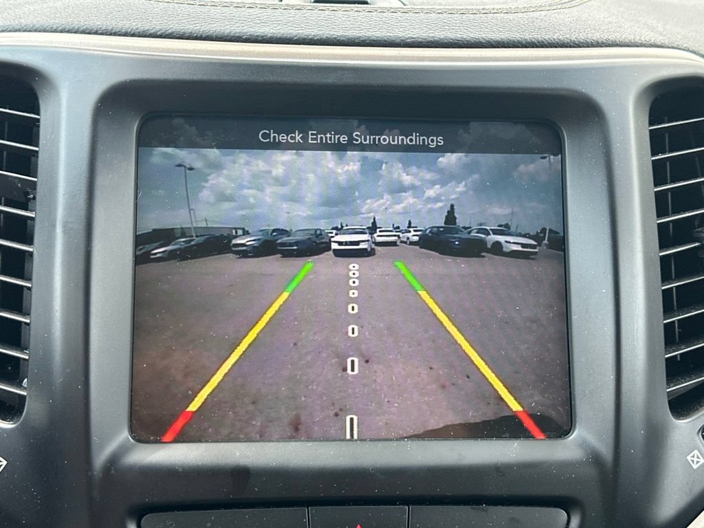 Used 2016 Jeep Cherokee Latitude w/ Cold Weather Group AWD/4WD image 24