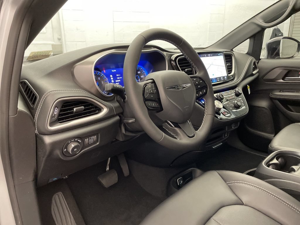 New 2026 Chrysler Pacifica Select FWD image 15