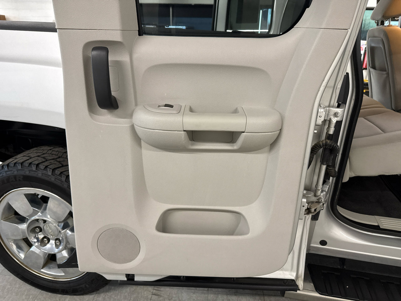 Used 2010 GMC Sierra 1500 SLE w/ Texas Edition image 37