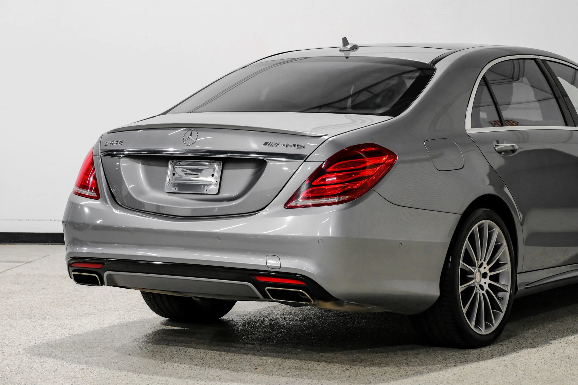 Used 2015 Mercedes-Benz S 550 Sedan w/ Sport Package w/ Sport Package image 12