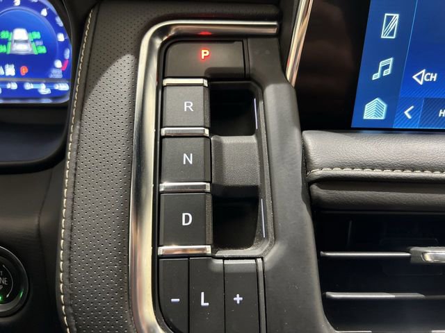 Used 2023 Chevrolet Suburban Premier image 15