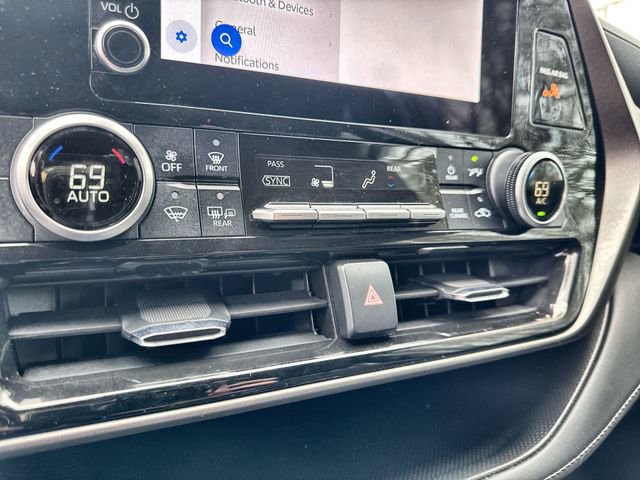 Used 2024 Toyota Highlander LE image 27