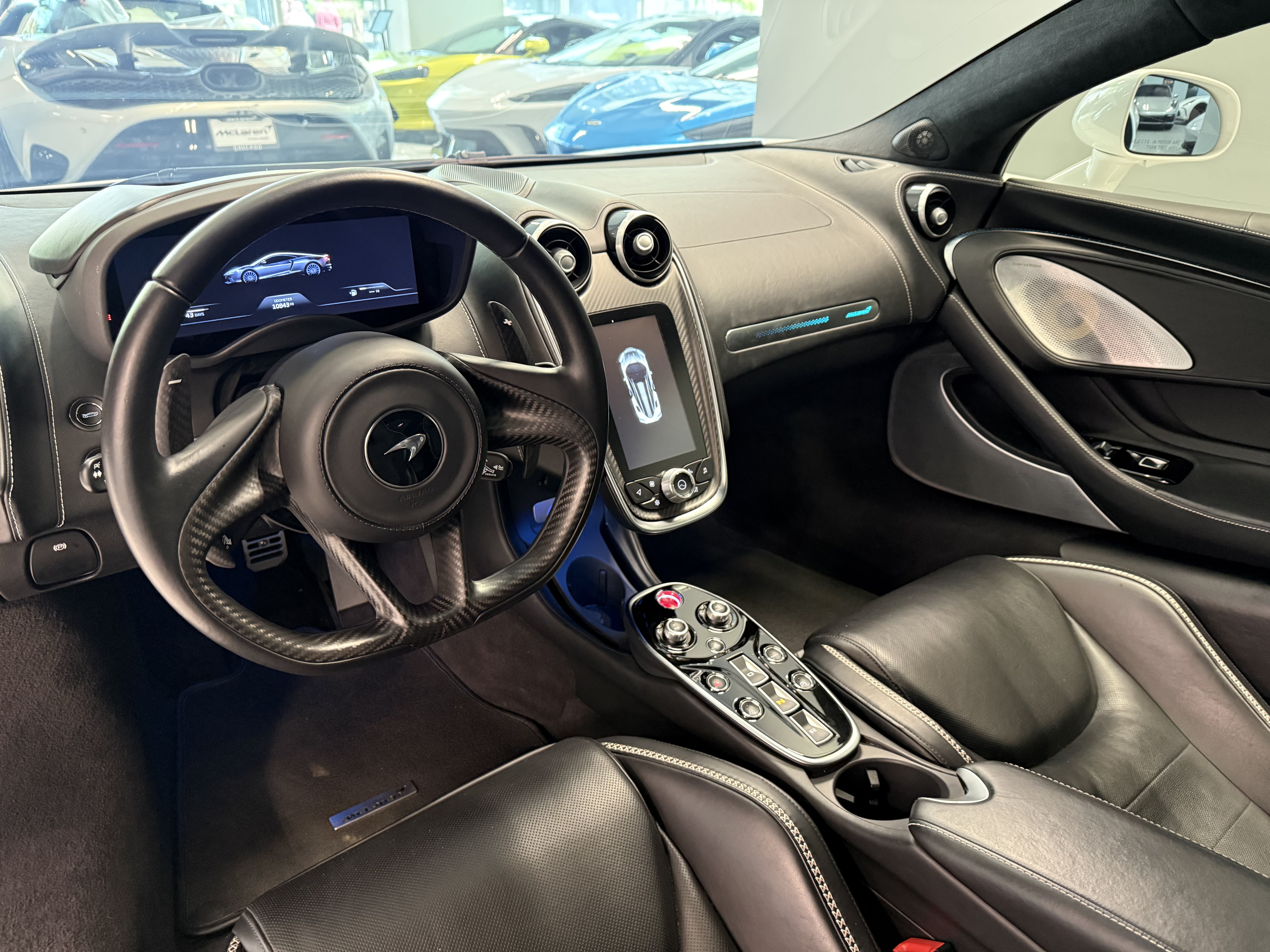 Used 2023 McLaren GT RWD image 2