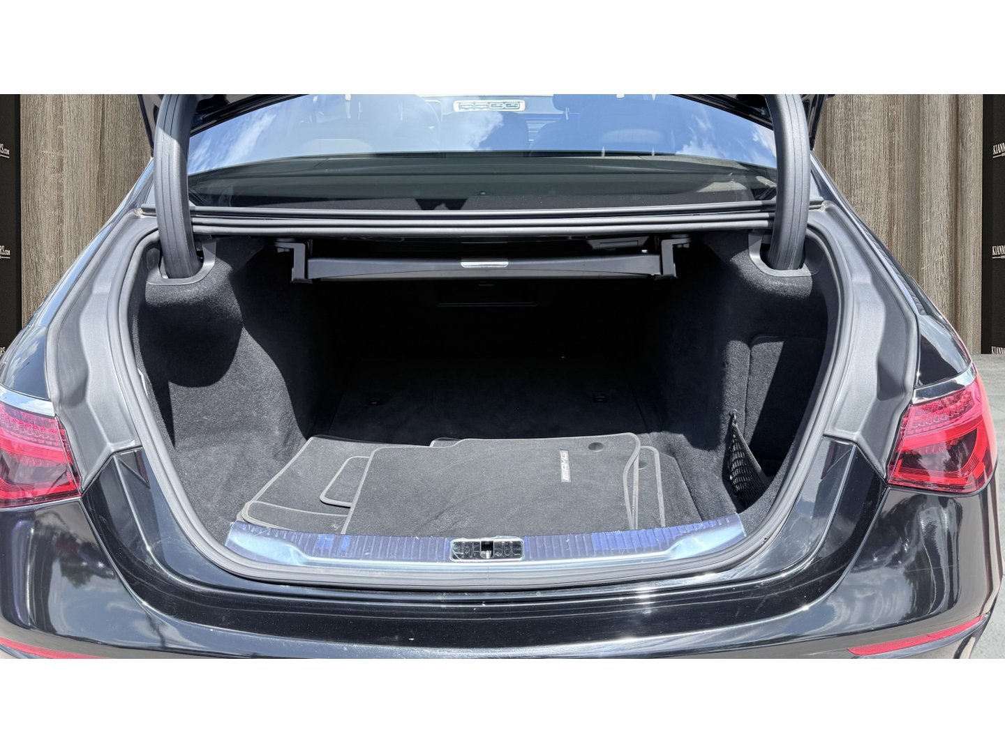 Used 2022 Mercedes-Benz S 580 4MATIC Sedan w/ AMG Line Package image 12