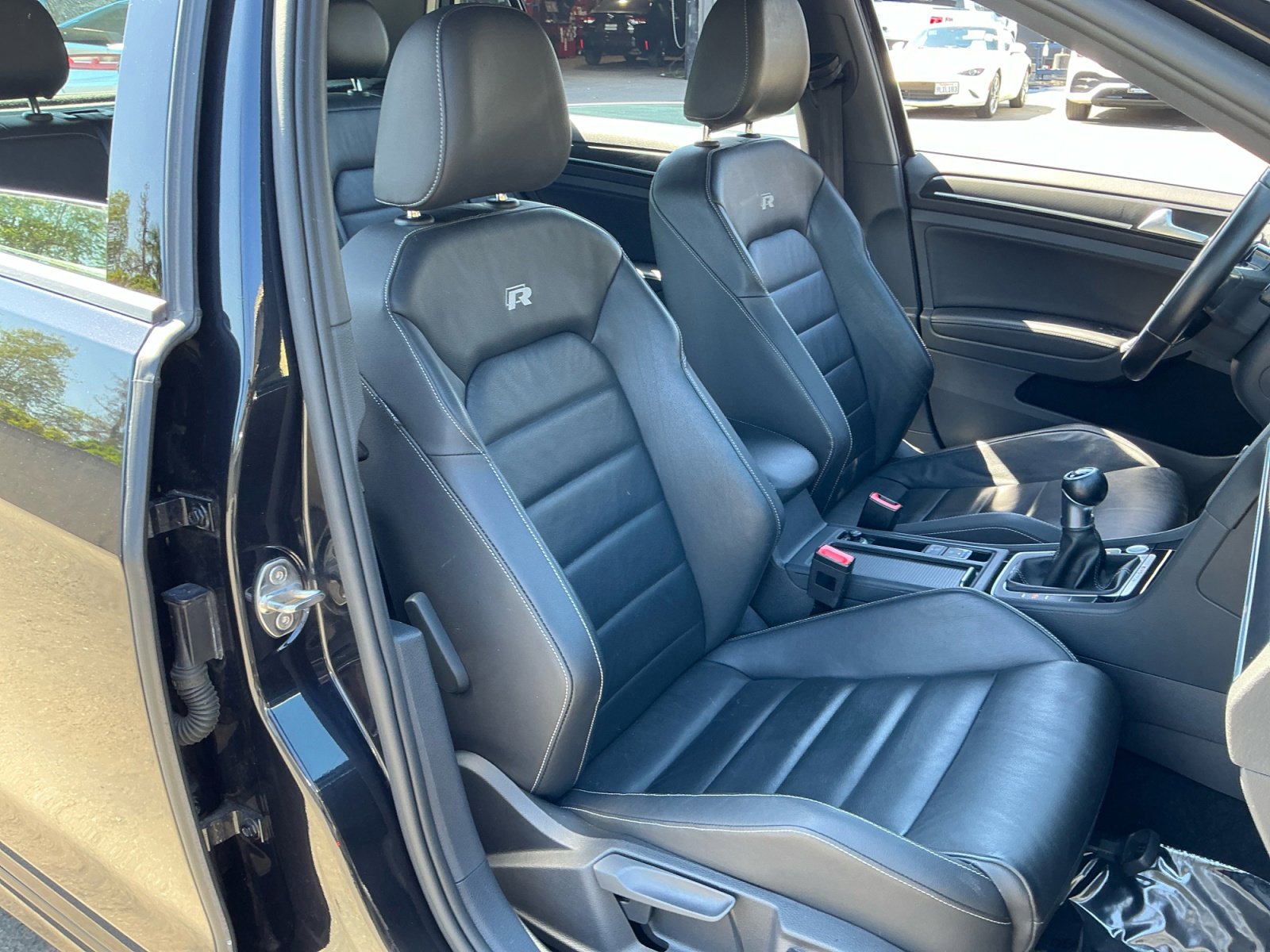 Used 2017 Volkswagen Golf R 4-Door image 21